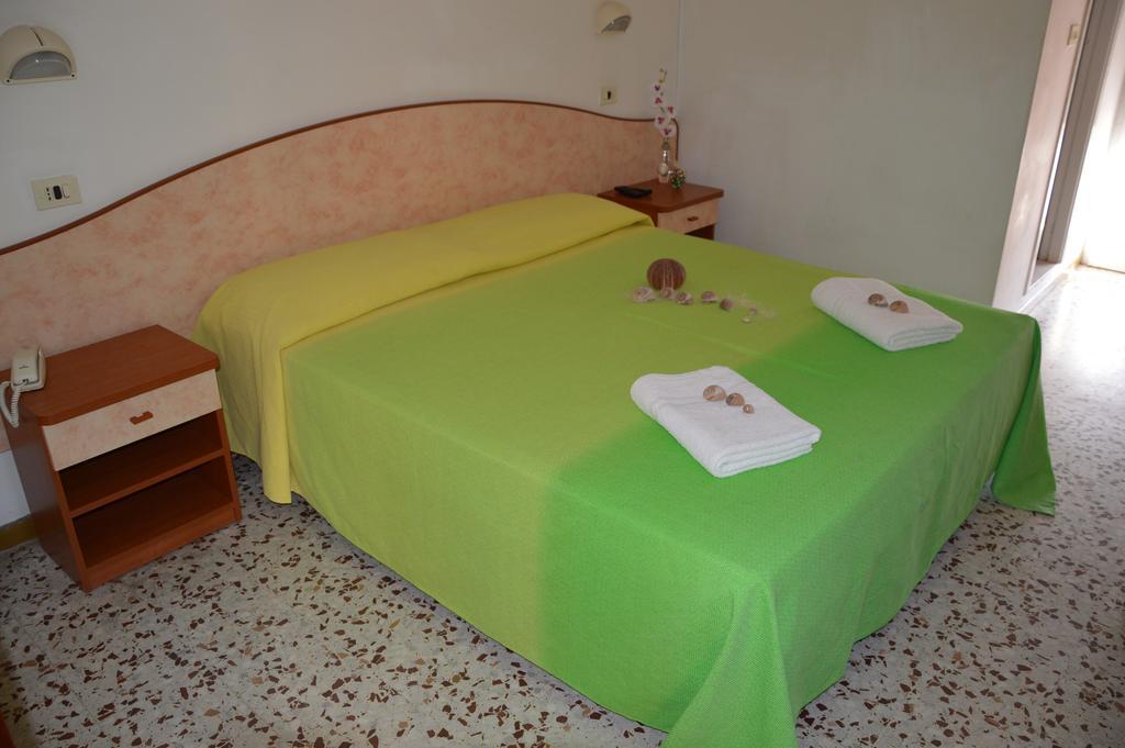 Hotel Holiday Sunshine Summer Misano Adriatico Eksteriør bilde